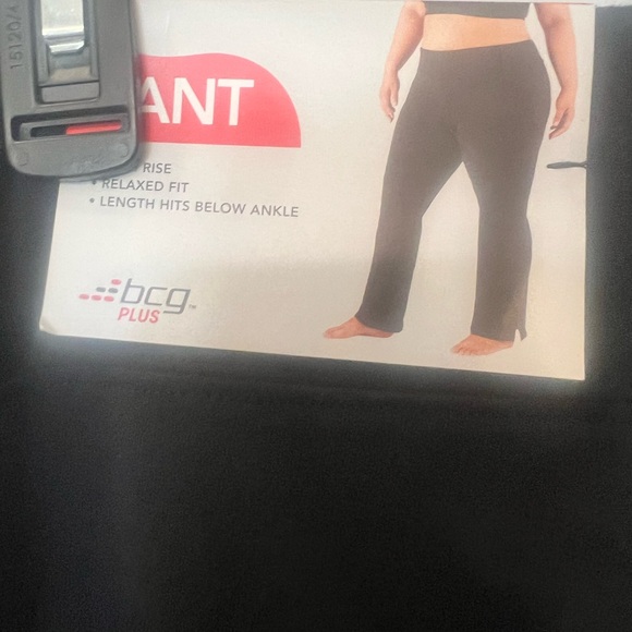 BCG ladies active wear pants. Has a split at the ankles. - Picture 3 of 5